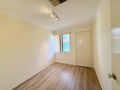 25 Larkspur Place, Thornlie WA 6108