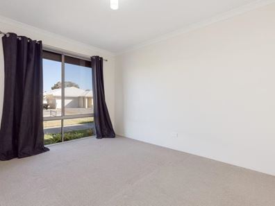 43 Sharperton Meander, Dudley Park WA 6210