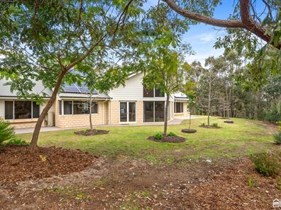 32 Narbethong Road, Bedfordale WA 6112