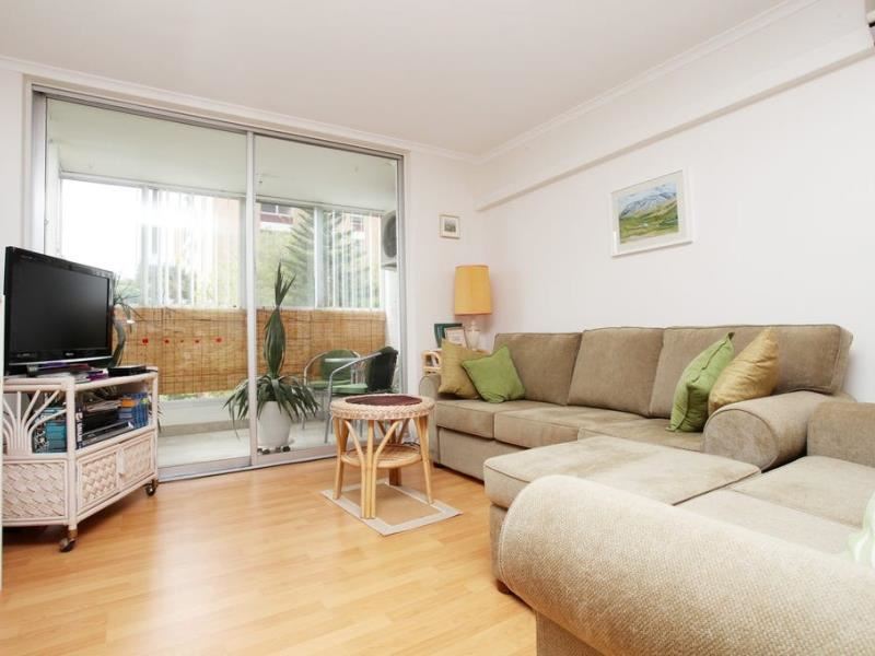 10/40 Pollard Street, Glendalough WA 6016