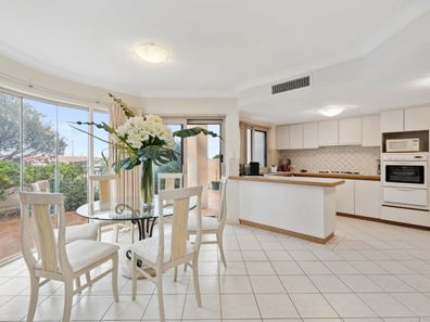 86/160 West Coast Drive, Sorrento WA 6020