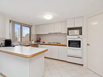 86/160 West Coast Drive, Sorrento WA 6020
