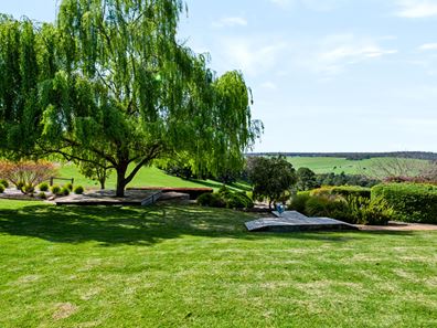 9 Golden Ash Rise, Kangaroo Gully WA 6255