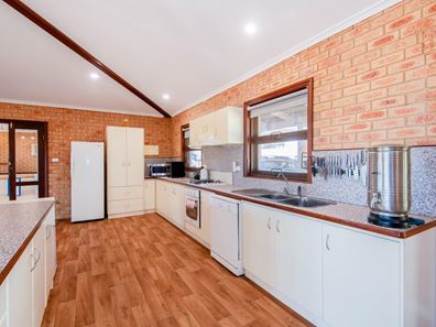 5644 North West Coastal Highway, Alma WA 6535