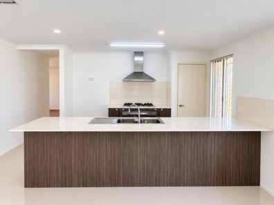 75 Minerva Loop, Success WA 6164