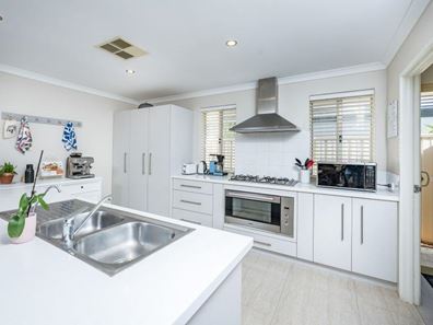 6 Lifeboat Road, Jindalee WA 6036