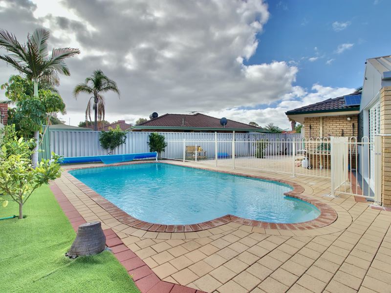 12 Meadow Court, Cooloongup WA 6168