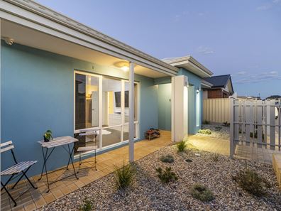 16 Ferrolana Chase, Madora Bay WA 6210