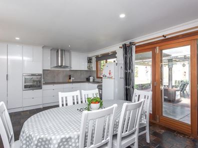 2 Malabar Crescent, Craigie WA 6025
