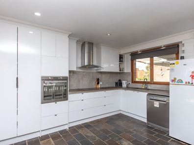 2 Malabar Crescent, Craigie WA 6025