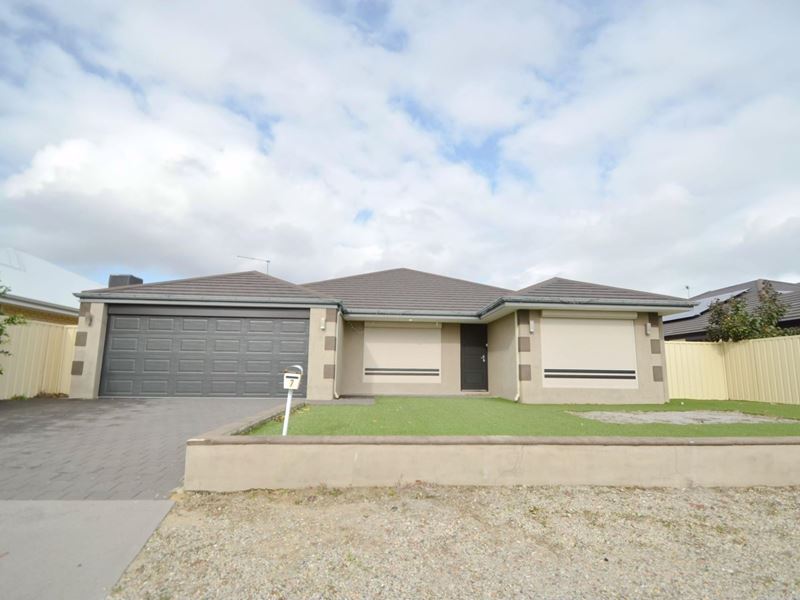 7 Lecania Street, Seville Grove WA 6112