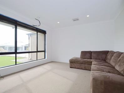 7 Lecania Street, Seville Grove WA 6112