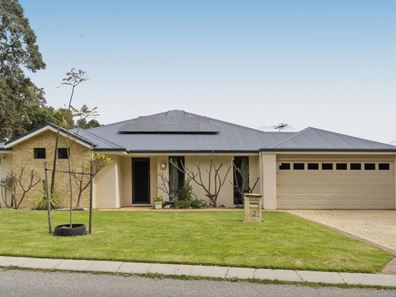 2 Isaba Parkway, Seville Grove WA 6112