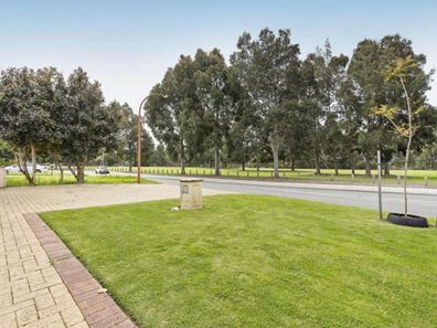 2 Isaba Parkway, Seville Grove WA 6112