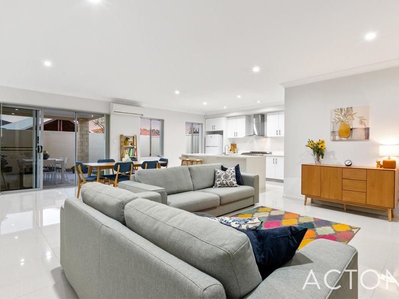 2/370 Hamilton Road, Lake Coogee