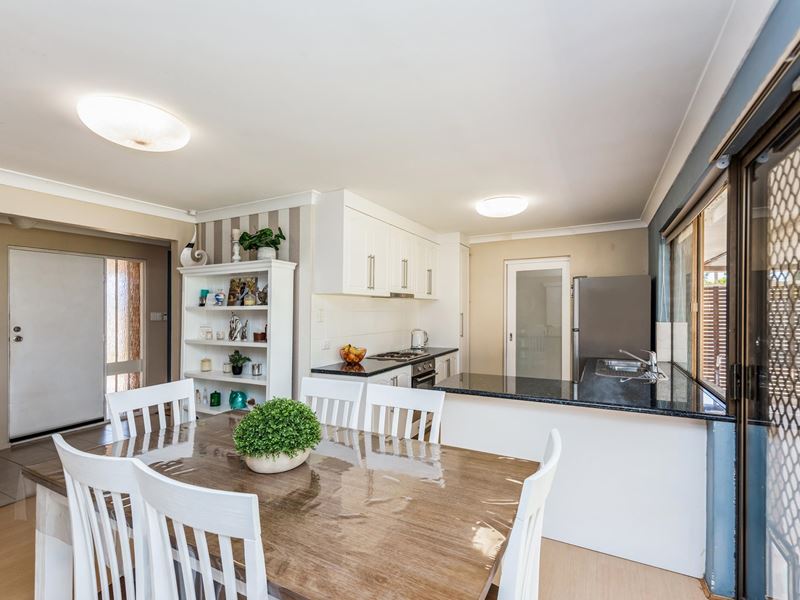 51 Willmott Dr, Cooloongup WA 6168