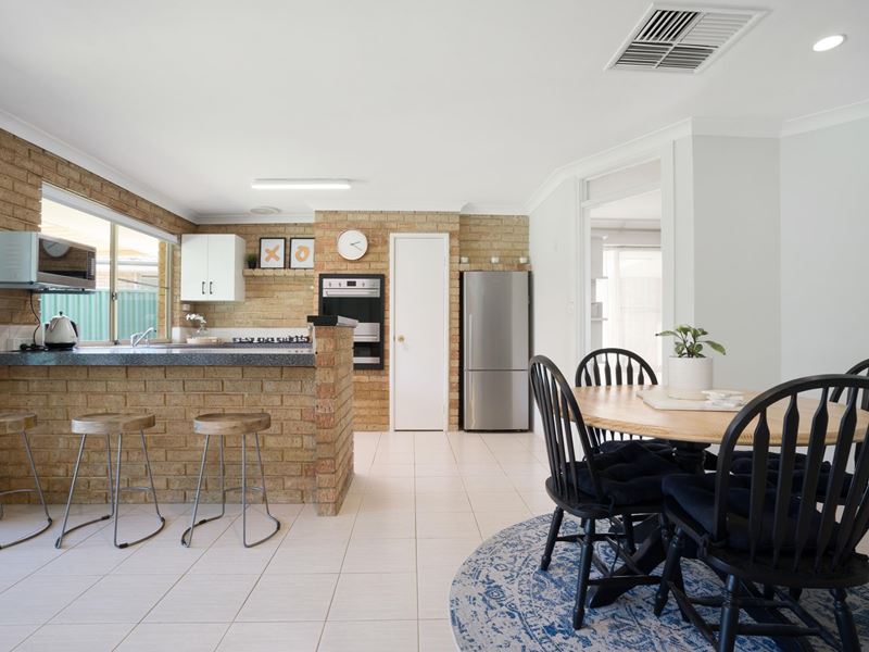 4/14 Crossland Way, Kardinya