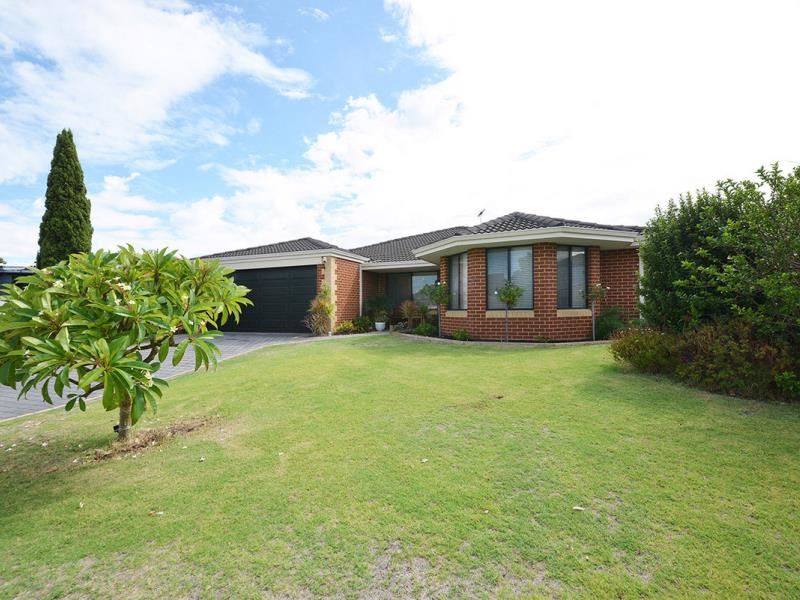 19 Lynnburn Pass, Carramar