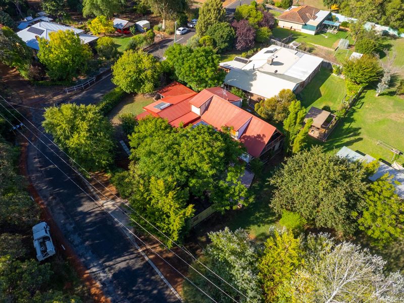 2 Barlow Street, Sawyers Valley