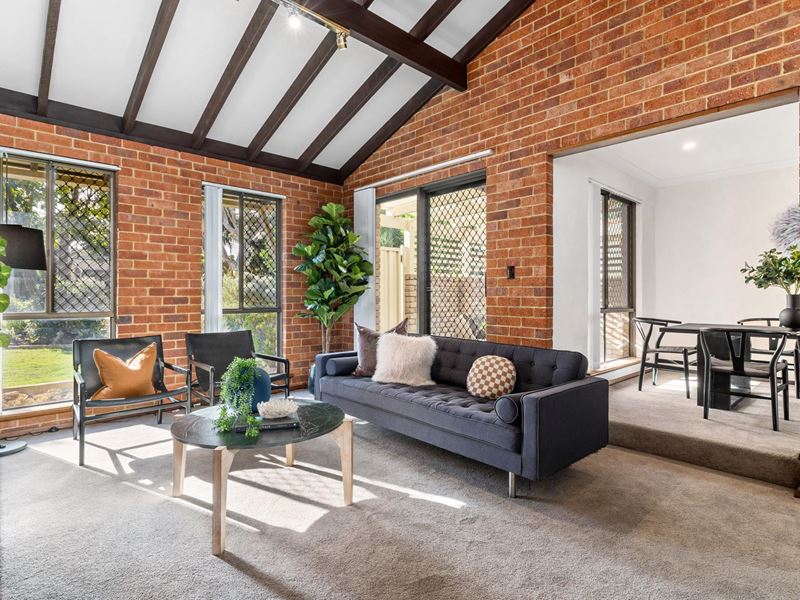 4 Hartington Way, Carine
