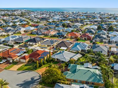 16 Grevillea Rise, Halls Head WA 6210