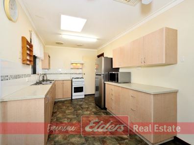 5 Peron Close, Cooloongup WA 6168