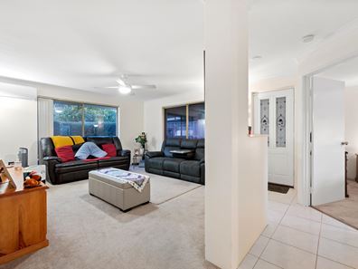 5 Skua Grove, Seville Grove WA 6112