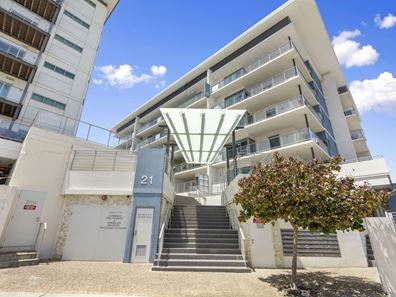 211/21 Malata Crescent, Success WA 6164