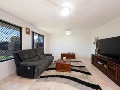 15 Broadfield Close, Utakarra WA 6530