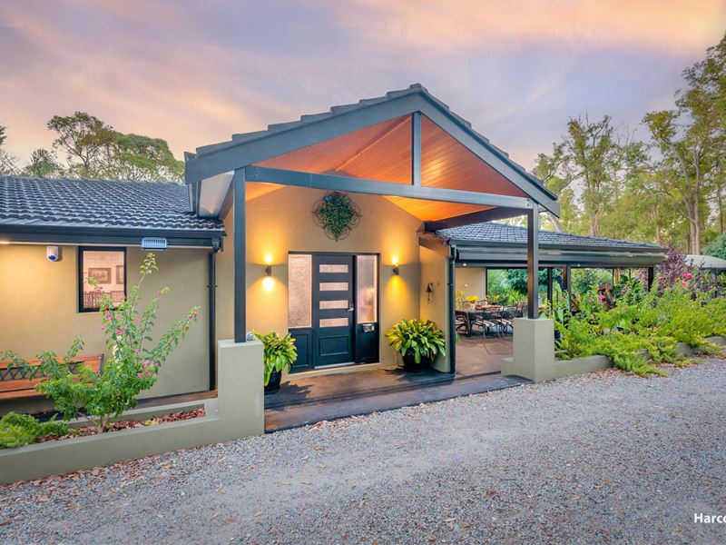 10 Dealbata Green, Roleystone