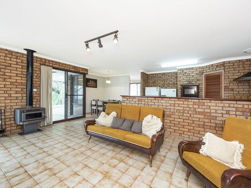 11 Stepmoon Street, Falcon