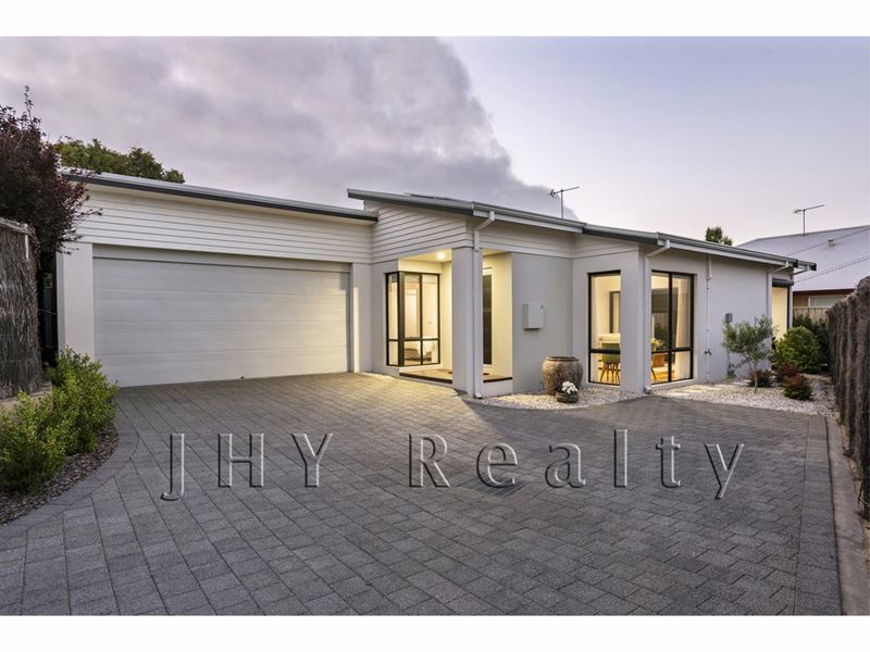 1/4 Harris Street, Dunsborough WA 6281