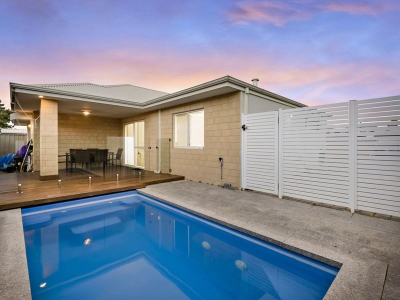 14B Riverina Parade, Lake Coogee