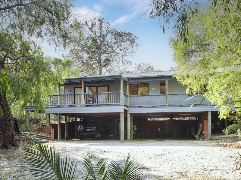 1 Hale Avenue, Molloy Island