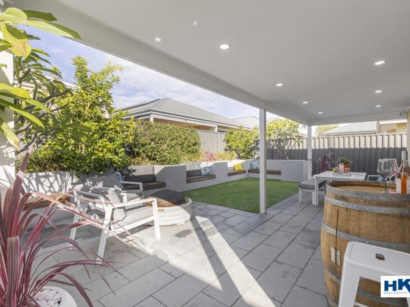 16 Rhodeswood Drive, Aveley