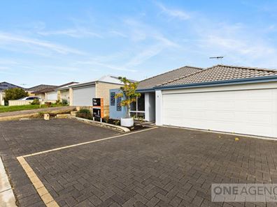 8 Pumice Place, Alexander Heights WA 6064