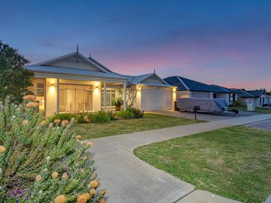 14 Featherstone Gardens, Butler WA 6036