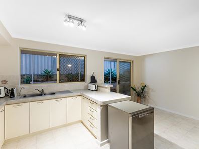 8/104 Forrest Road, Hamilton Hill WA 6163