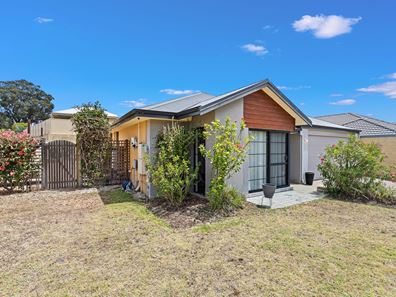 29 Arramall Trail, Lakelands WA 6180