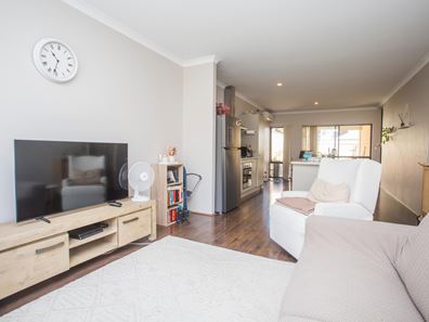 4/13 Bray Street, Kelmscott WA 6111