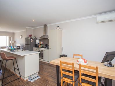 4/13 Bray Street, Kelmscott WA 6111