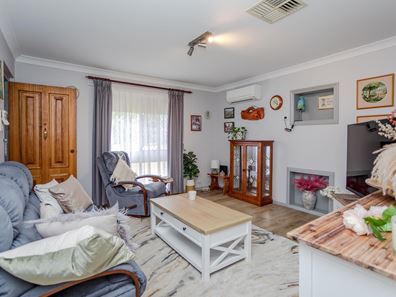 11 Felicia Place, Camillo WA 6111