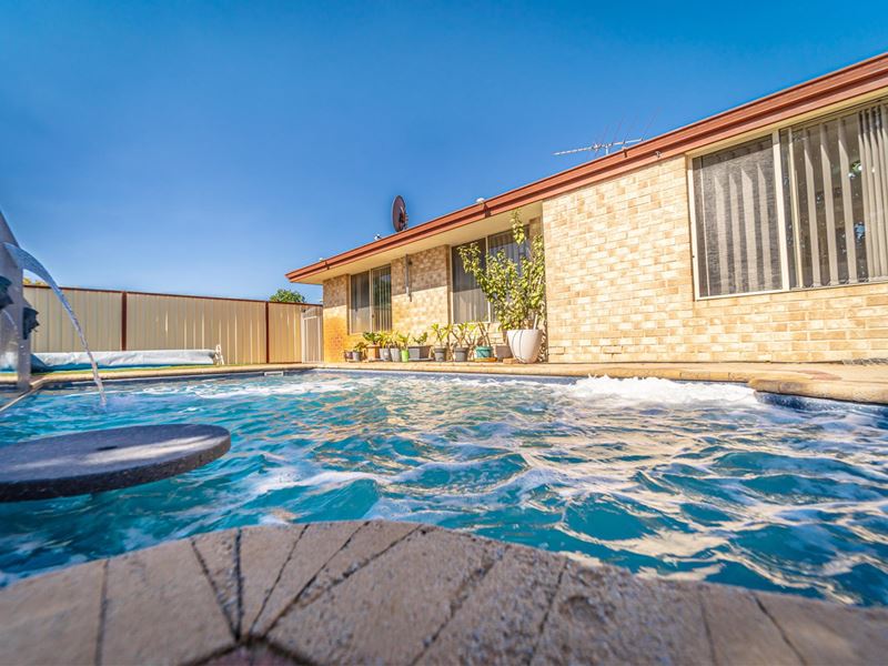 34 Roscommon Crescent, Orelia WA 6167