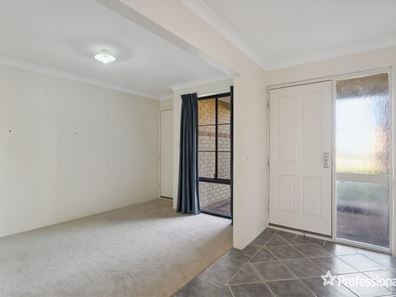 8 Babbler Court, Maida Vale WA 6057