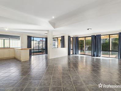 8 Babbler Court, Maida Vale WA 6057