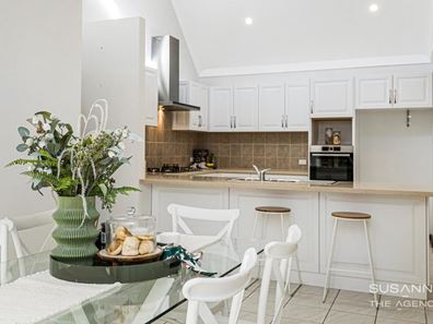 4 Wallis Lane, Lesmurdie WA 6076