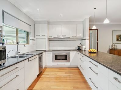 137 Howes Crescent, Dianella WA 6059