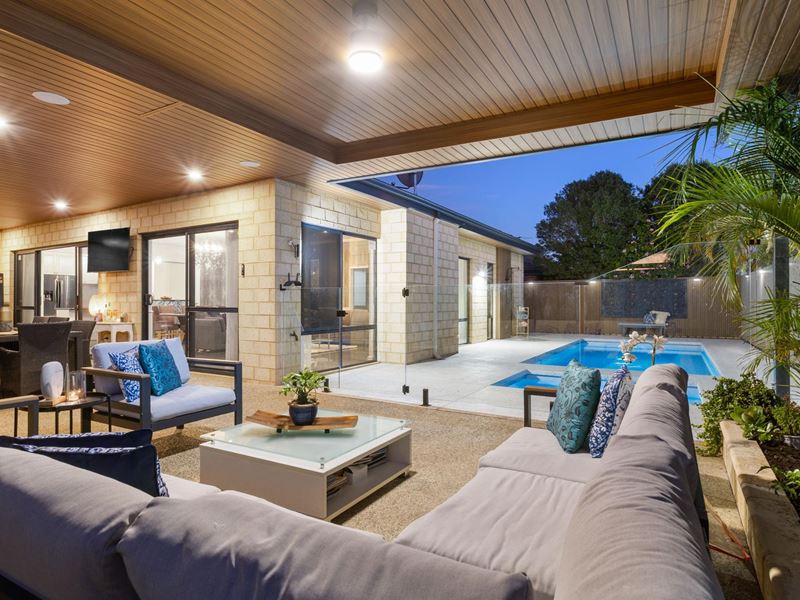 18 Hardwick Boulevard , Canning Vale WA 6155