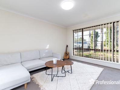 33 Kingfisher Avenue, Ballajura WA 6066