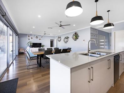 4 Ego Creek Loop, Waggrakine WA 6530
